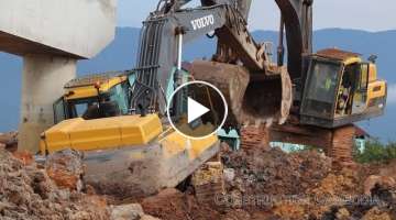 Volvo EC350D Excavator stuck in deep mud & Heavy Recovery