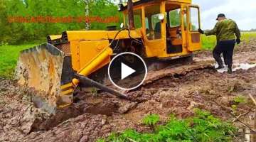 Bulldozer B10M saves a tractor from a swamp. Grandfather experience 40 years!