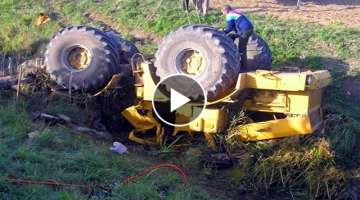 Dangerous Idiot Climb Excavator Bulldozer Fails - Amazing Heavy Equipment Machines Working Skills...